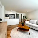 Beautiful With Parking Close To The Sea & Center