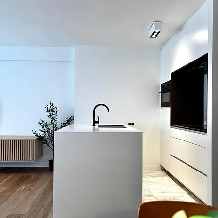 Beautiful With Parking Close To The Sea & Center Oostende