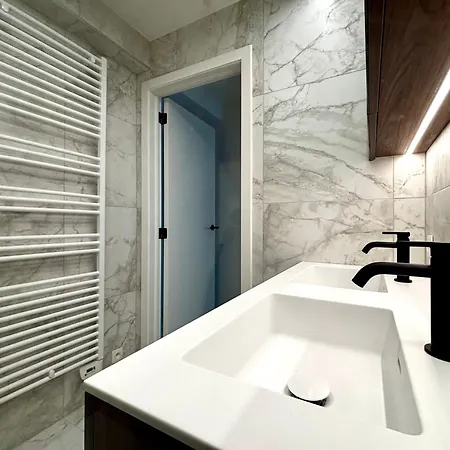 Beautiful With Parking Close To The Sea & Center شقة *