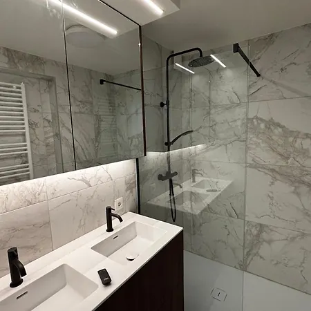 Beautiful With Parking Close To The Sea & Center * أوستيند