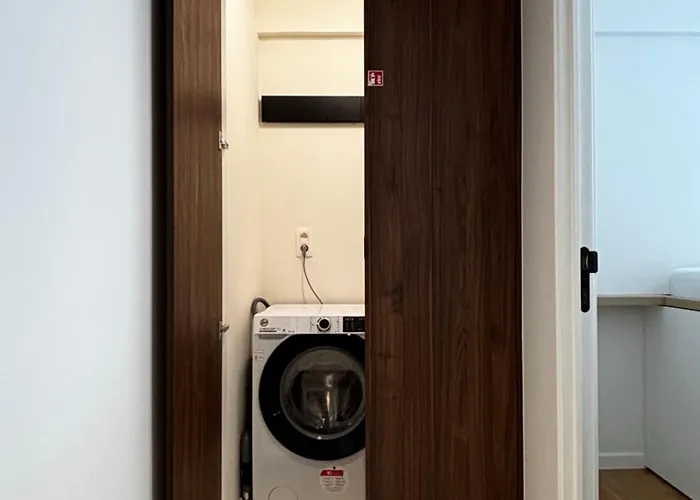 Beautiful With Parking Close To The Sea & Center *