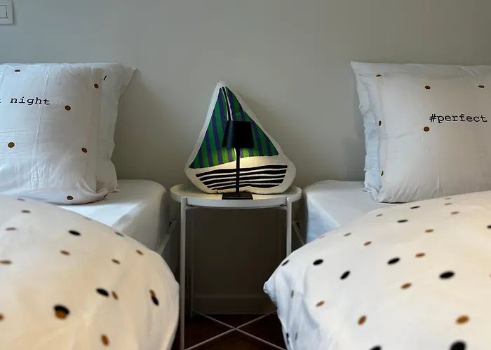 Beautiful With Parking Close To The Sea & Center