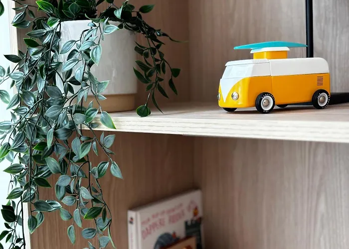 Beautiful With Parking Close To The Sea & Center