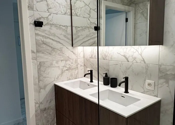 Beautiful With Parking Close To The Sea & Center *