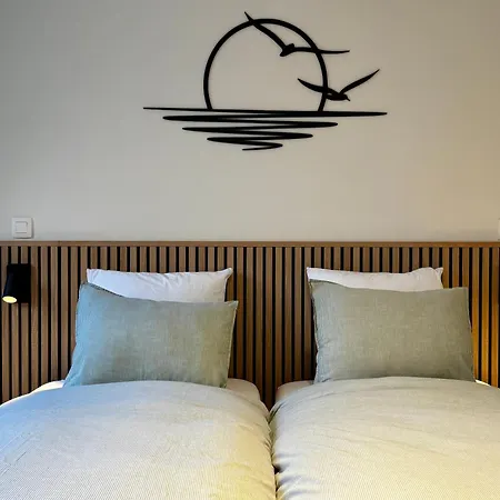 Beautiful With Parking Close To The Sea & Center