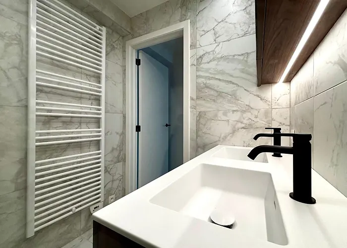 Beautiful With Parking Close To The Sea & Center Daire *