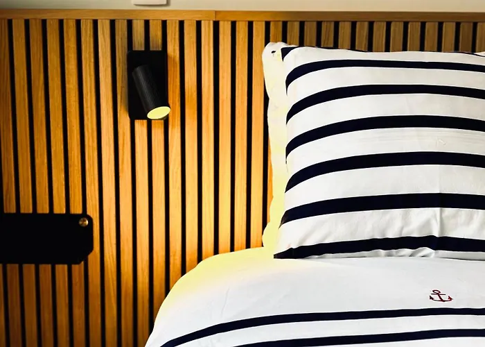 Beautiful With Parking Close To The Sea & Center Daire